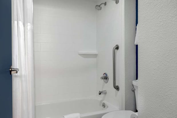 Images Spark by Hilton Evansville East IN