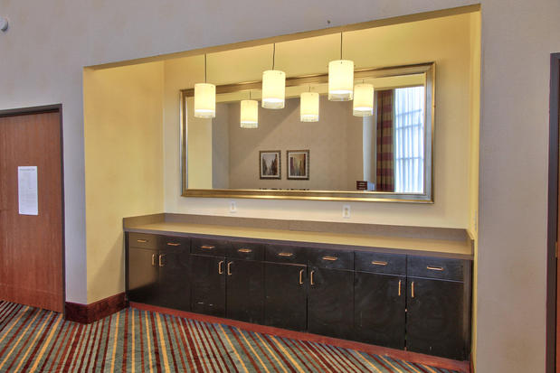 Images Holiday Inn Express & Suites Houston-Dwtn Conv Ctr by IHG