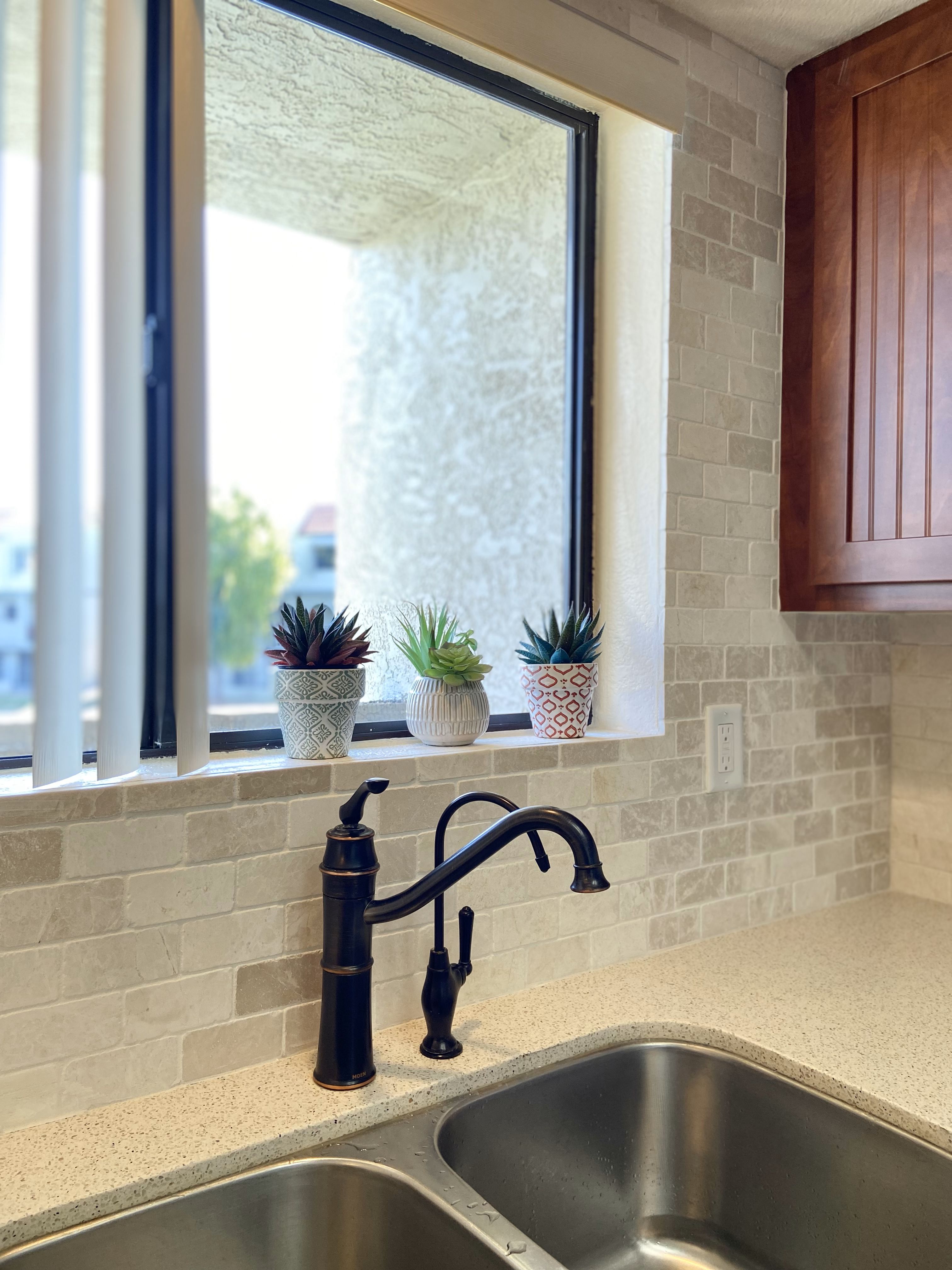 Here’s a close-up of a finished kitchen project by Ledezma Remodeling featuring beautifully installed backsplash and modern fixtures. In addition to bathroom remodeling, we also offer expert kitchen remodeling services.