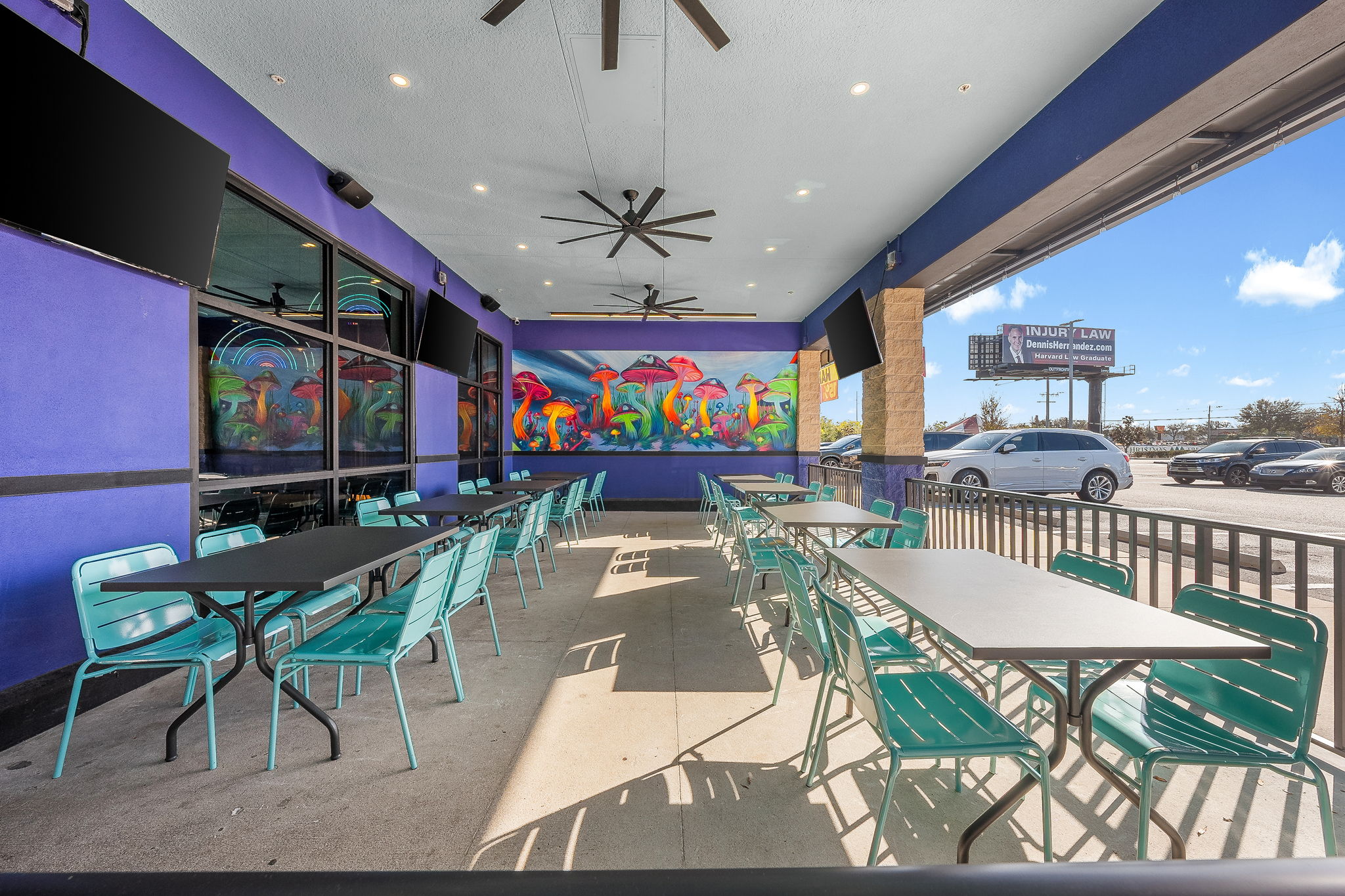 mellow mushroom exterior patio