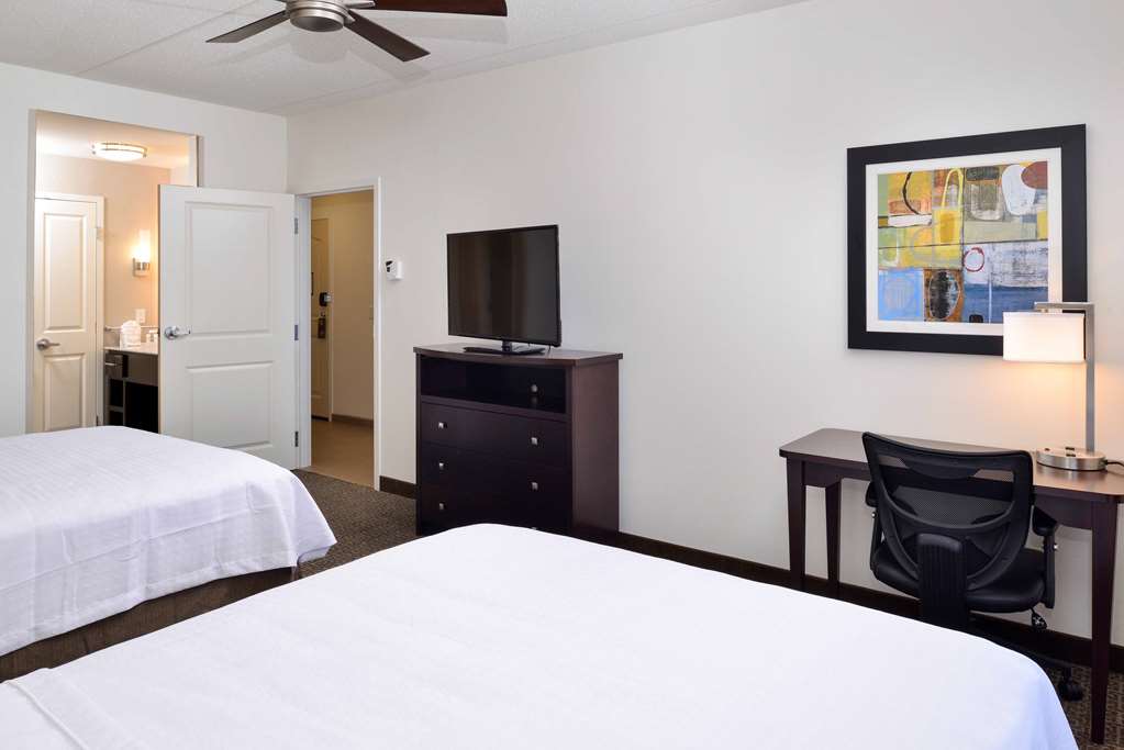 Guest room bath