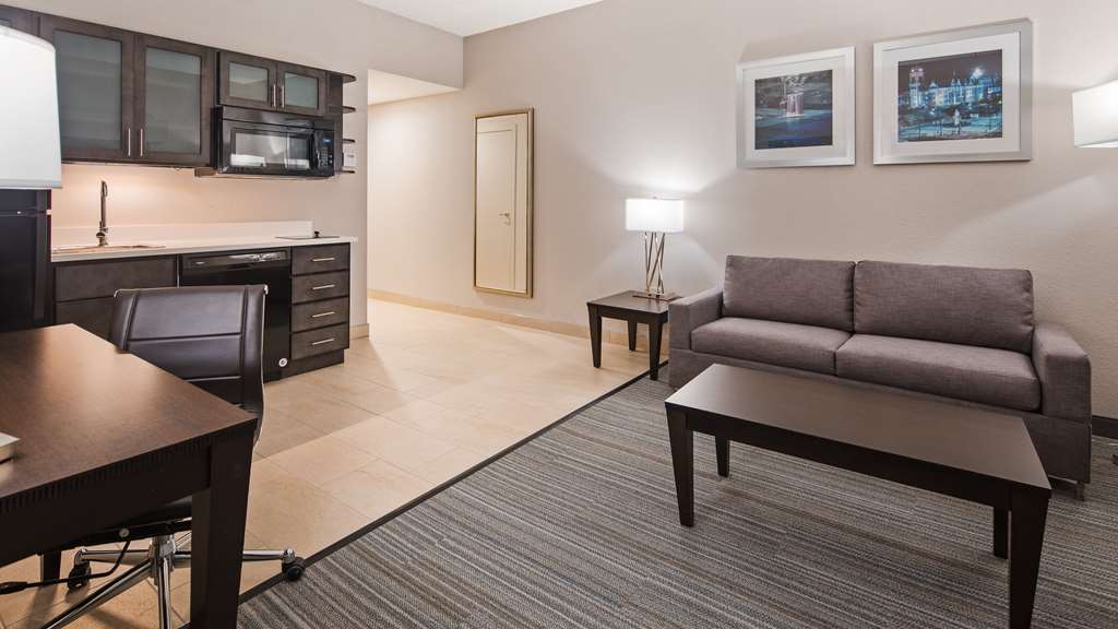 King Suite with Kitchenette and Sofabed