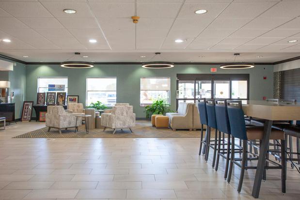Images Holiday Inn & Suites Spring - the Woodlands Area by IHG