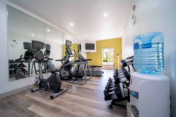 Images Holiday Inn Express & Suites Bedford by IHG