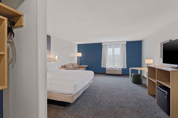 Images Spark by Hilton Newcomerstown