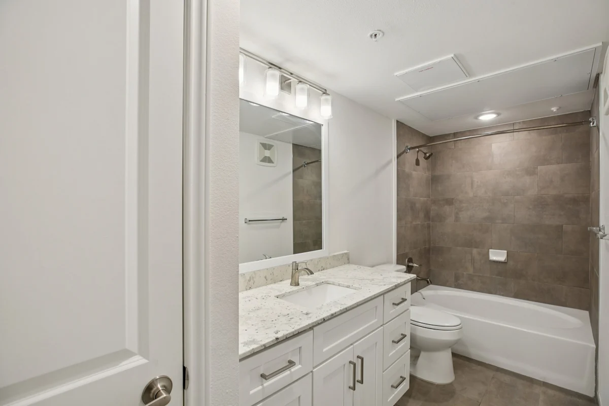 bathroom 