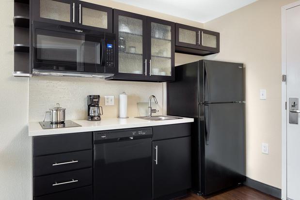Images Candlewood Suites Building 38300