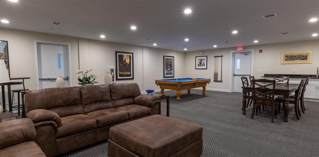 Resident Lounge Zephyr Ridge Apartment Homes Cedar Grove (551)354-2870