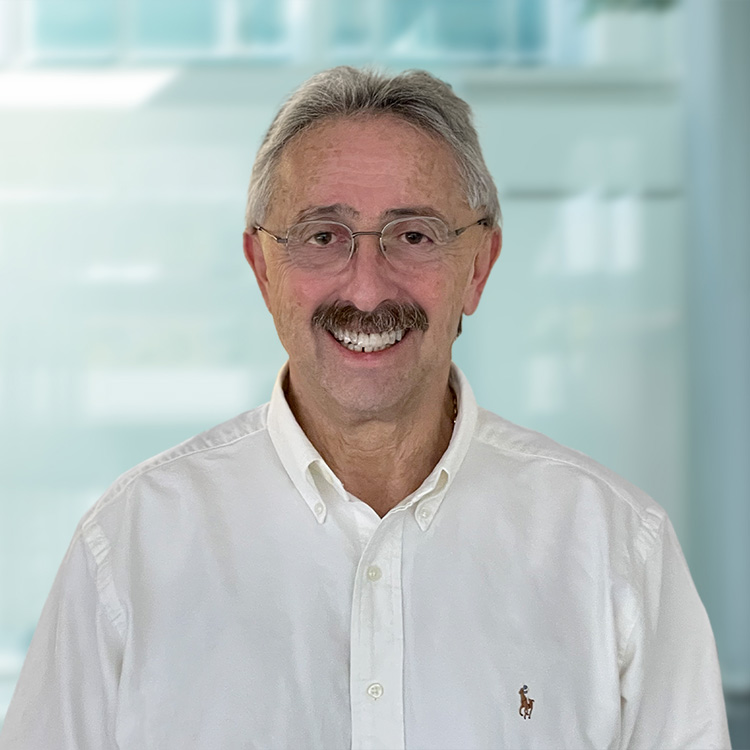 Headshot of Gabe Fogarasi, a wealth advisor at Chase