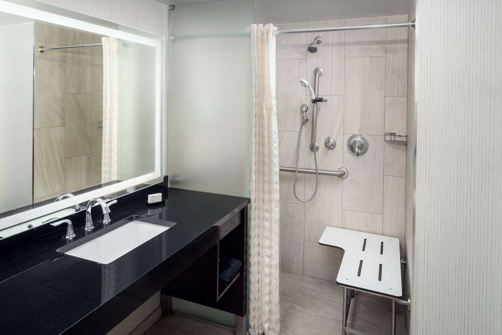 Guest room bath