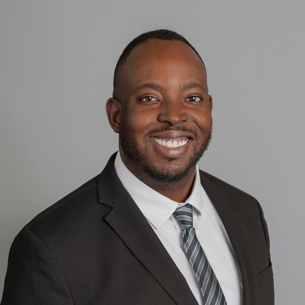 Images Max Osuagwu - Mutual of Omaha