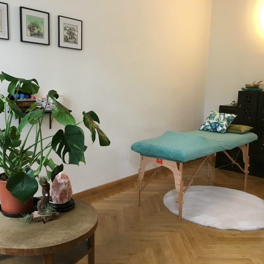 Massage & Heilpraktikerin Berlin Kreuzberg - Charlene Neubert, Gneisenaustraße 99/100 in Berlin