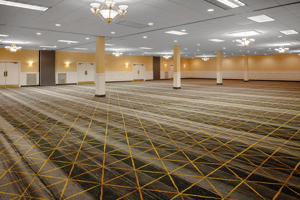 Images Holiday Inn & Suites Boston-Peabody by IHG