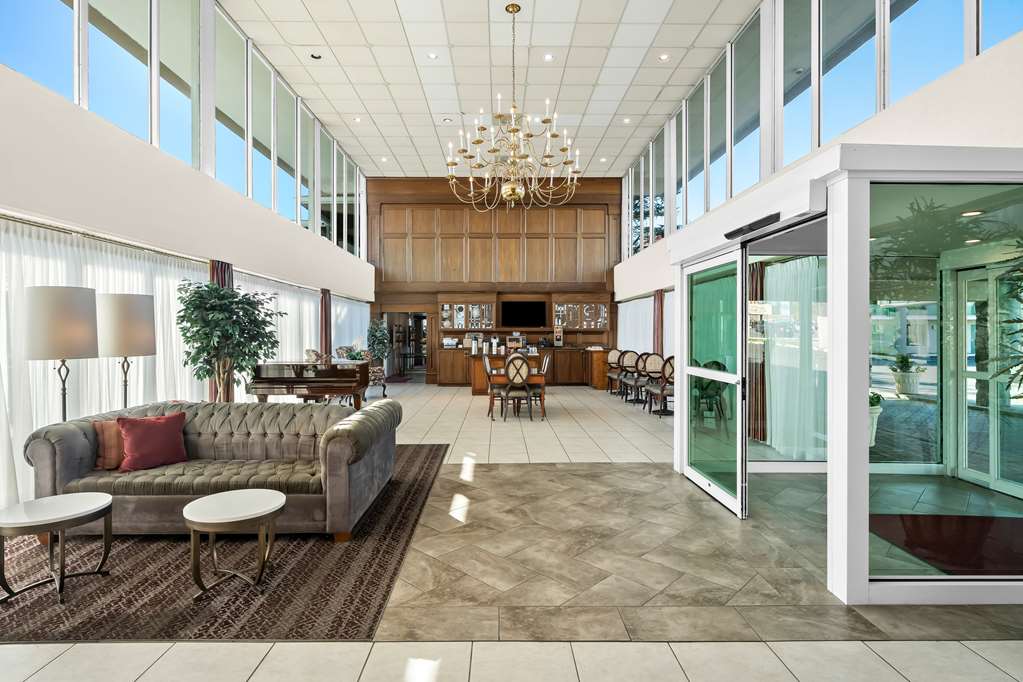 BW SureStay Plus Wilmington DE Lobby