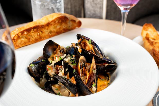 Images Drift Kitchen & Bar - Lido Beach Resort