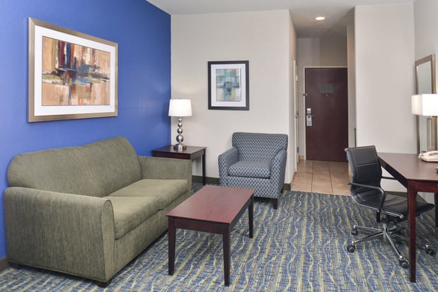 Images Holiday Inn Express & Suites San Antonio South by IHG