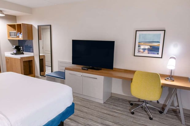 Images Hilton Garden Inn Lakewood