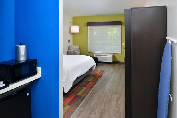 Images Holiday Inn Express & Suites Carthage by IHG