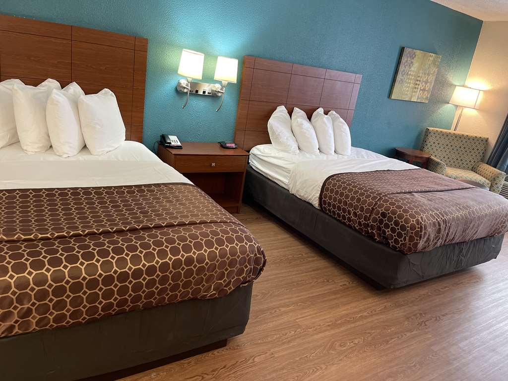TWO QUEEN BEDS