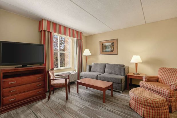 Images Hampton Inn & Suites Williamsburg Historic District