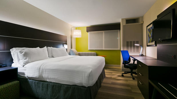 Images Holiday Inn Express & Suites Everett by IHG