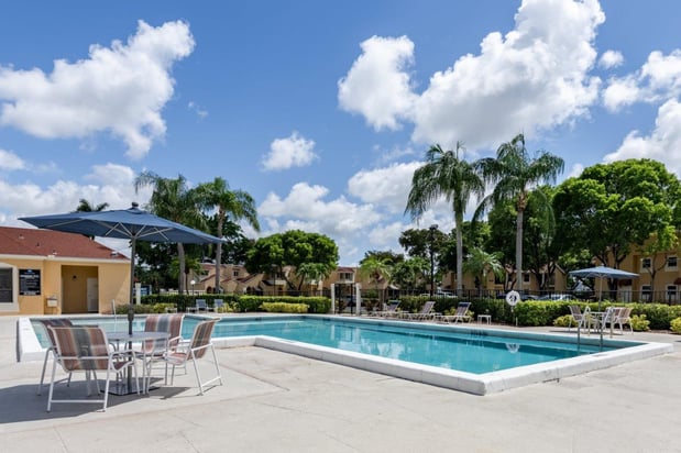 Images Savannah Place Apartments & Townhomes