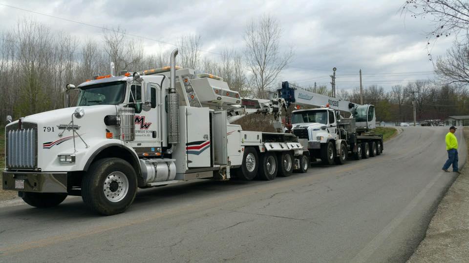 Midwest Tow & Transport Photo
