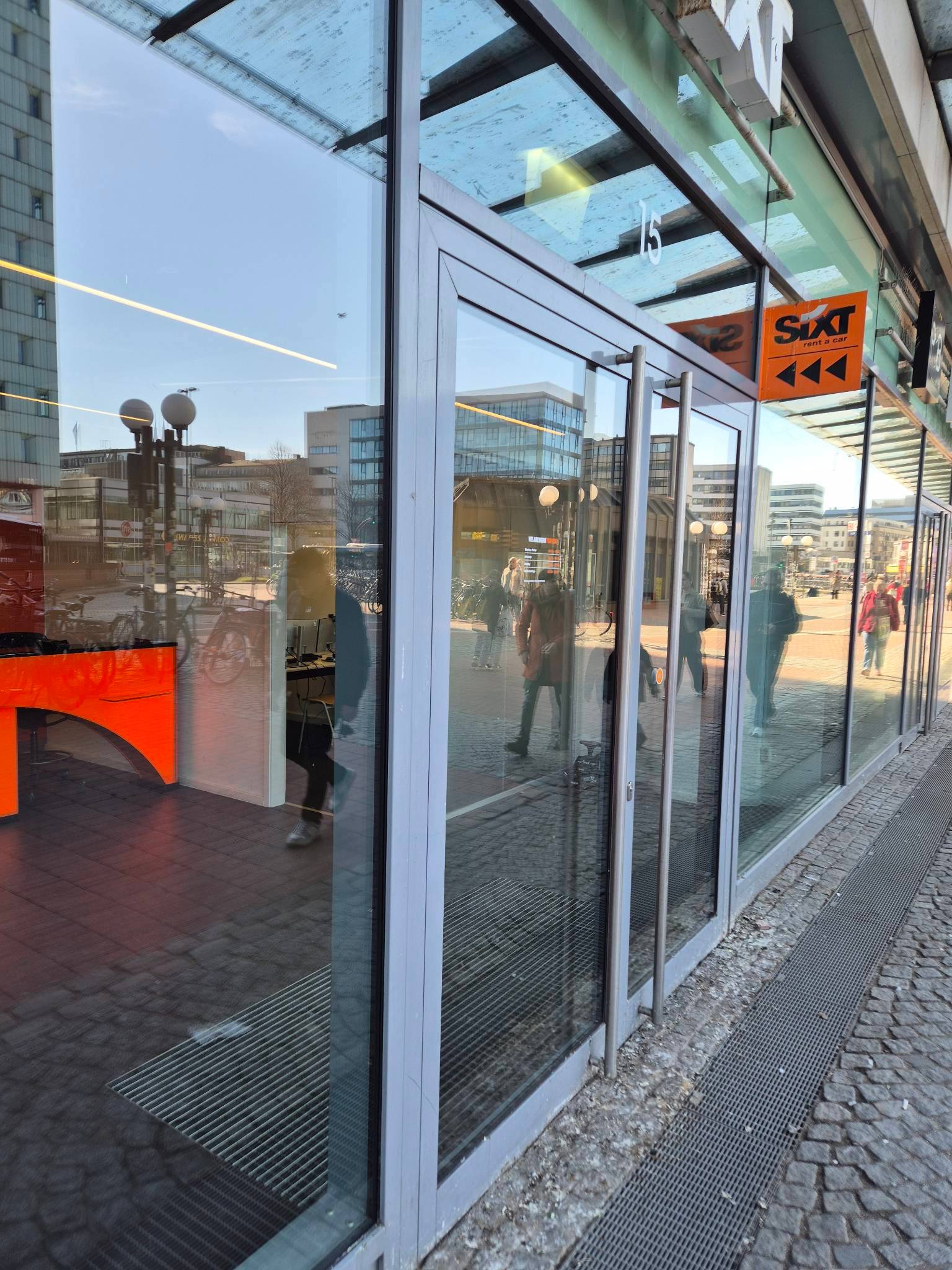 SIXT Autovermietung Hamburg Altona Bahnhof, Paul-Nevermann-Platz 15 in Hamburg