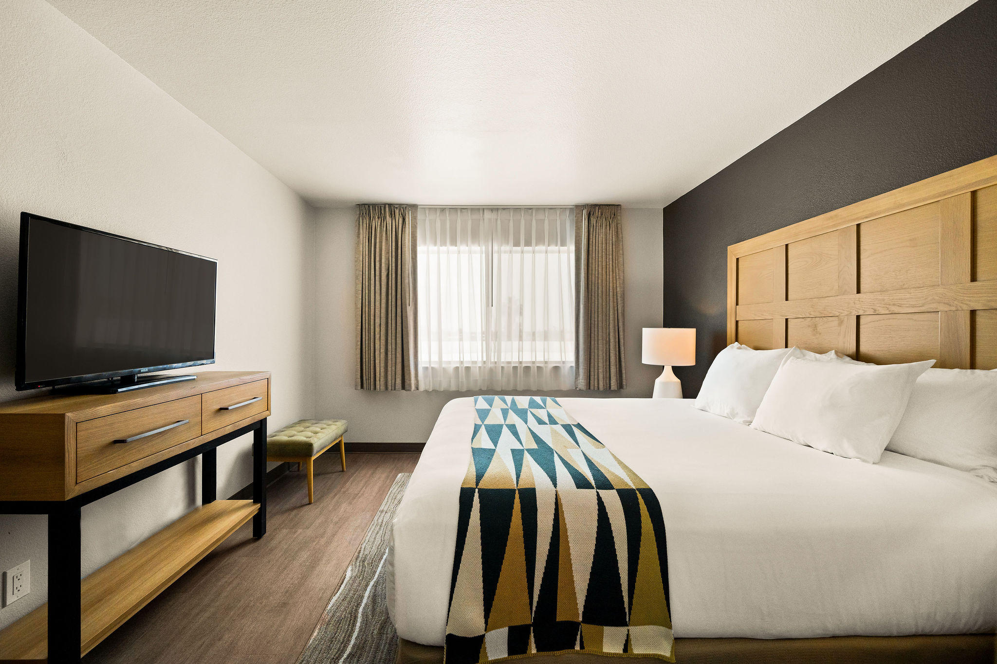 Oxford Suites Redding Guestrooms