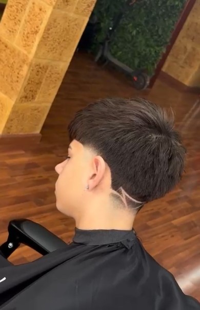 Images KAWS BARBERIA & BEAUTY STUDIO