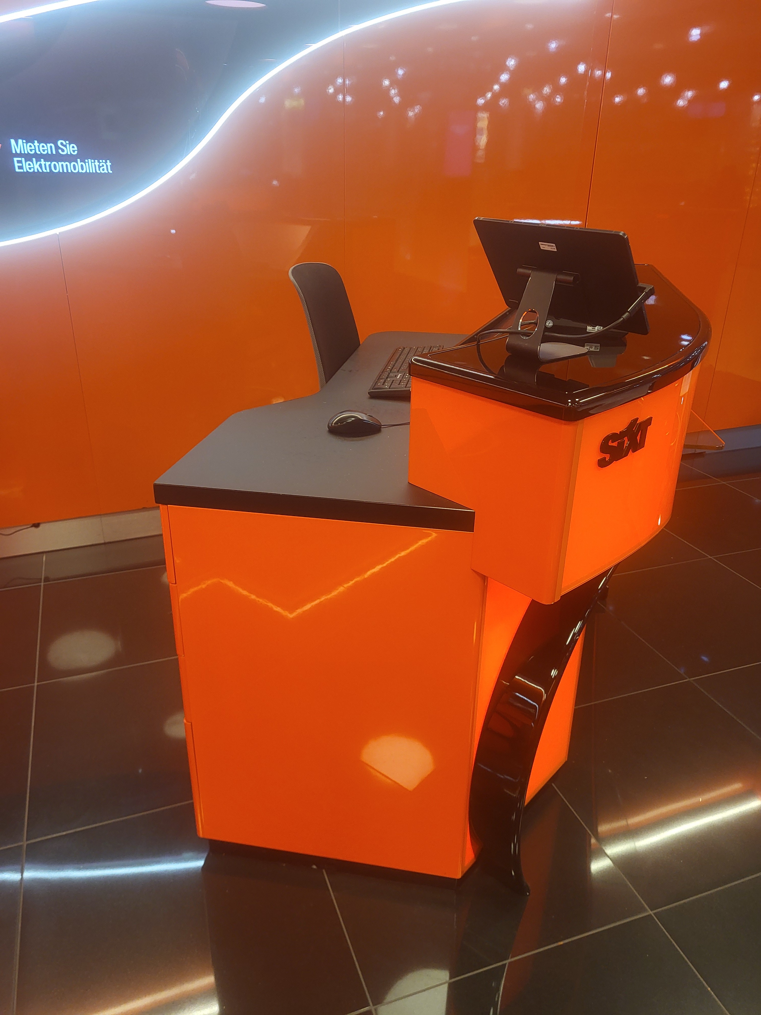 SIXT Autovermietung Düsseldorf Flughafen, Terminal Ring 1, Zentralgeb. in Düsseldorf