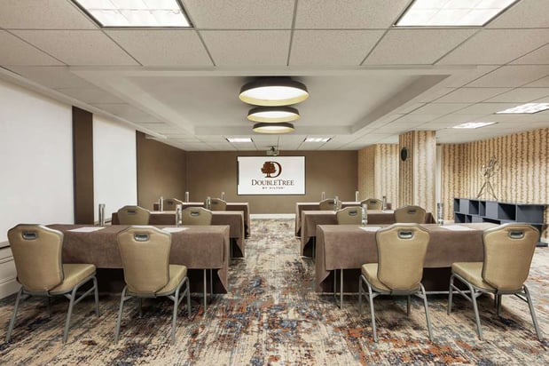Images DoubleTree by Hilton McLean Tysons