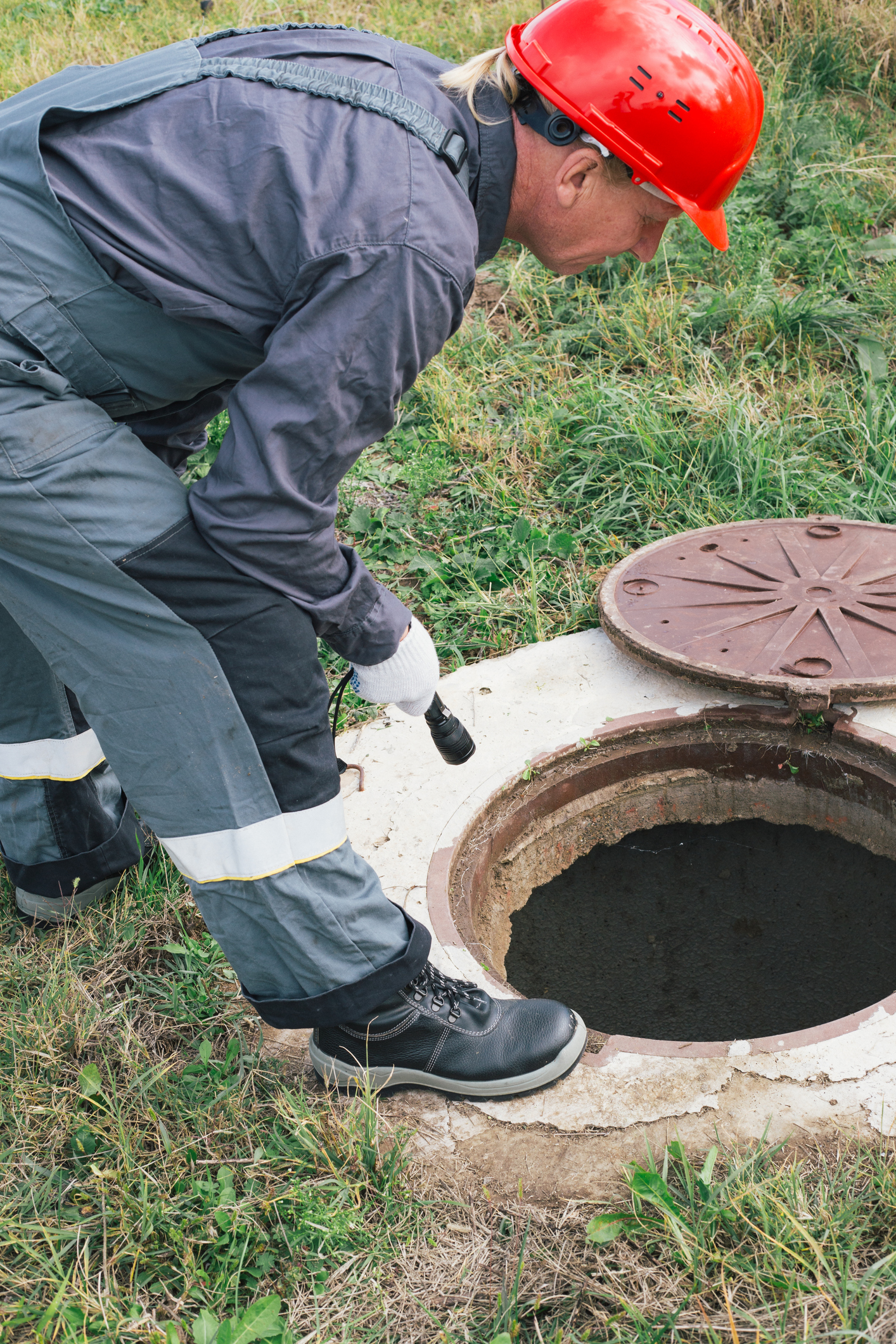 Our septic tank inspection services help you detect potential problems before they become major issues. Our inspections are always detailed, we identify blockages, leaks, or system malfunctions, providing you with peace of mind and reliable solutions.