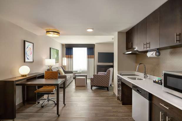 Images Homewood Suites by Hilton Indianapolis Canal IUPUI