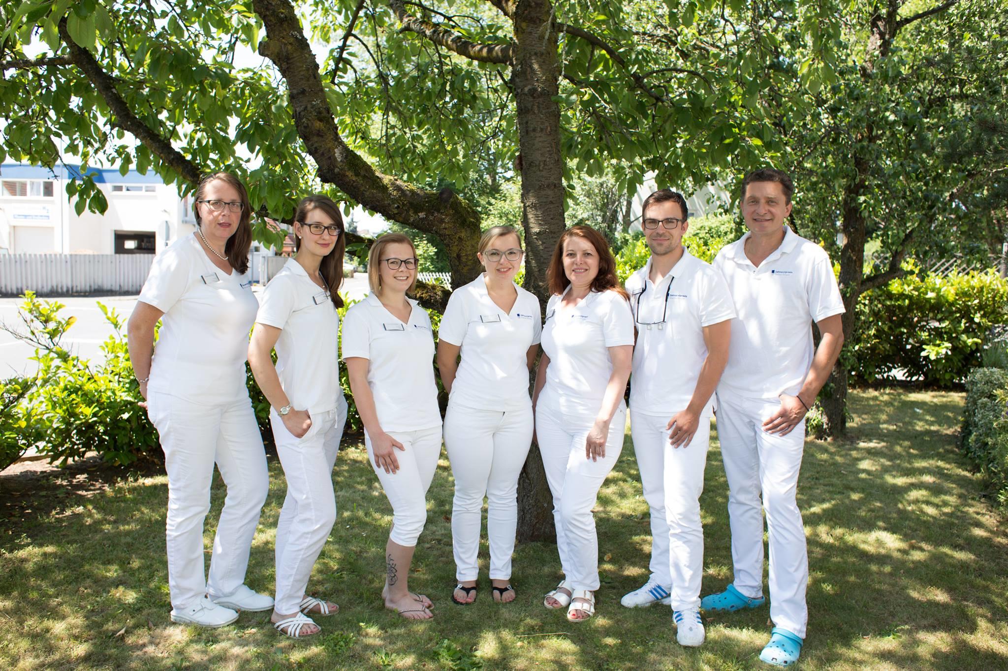Das Team der Zahnarztpraxis Stefan Bieger in Herzogenaurach freut sich auf Ihren Besuch