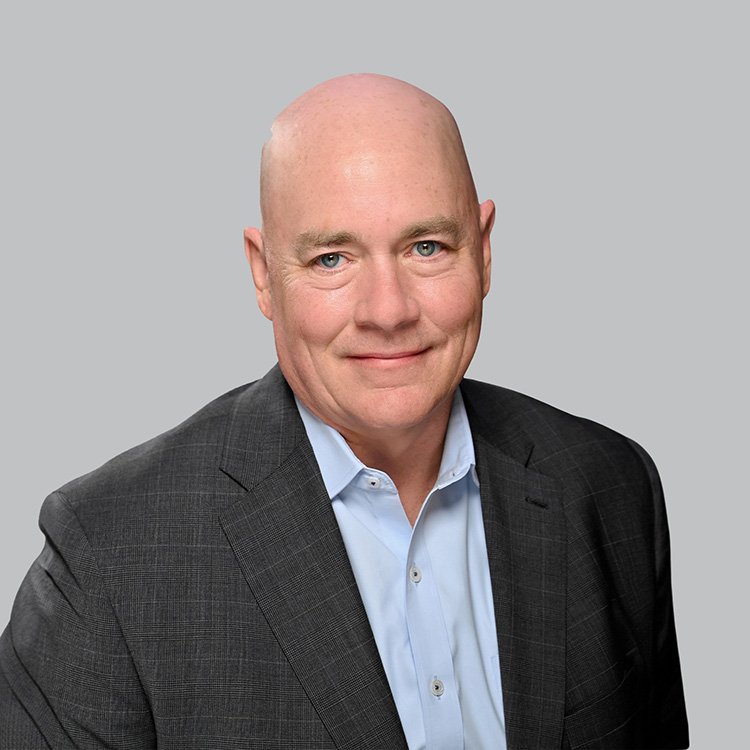 Headshot of Darren Bernard, a wealth advisor at Chase