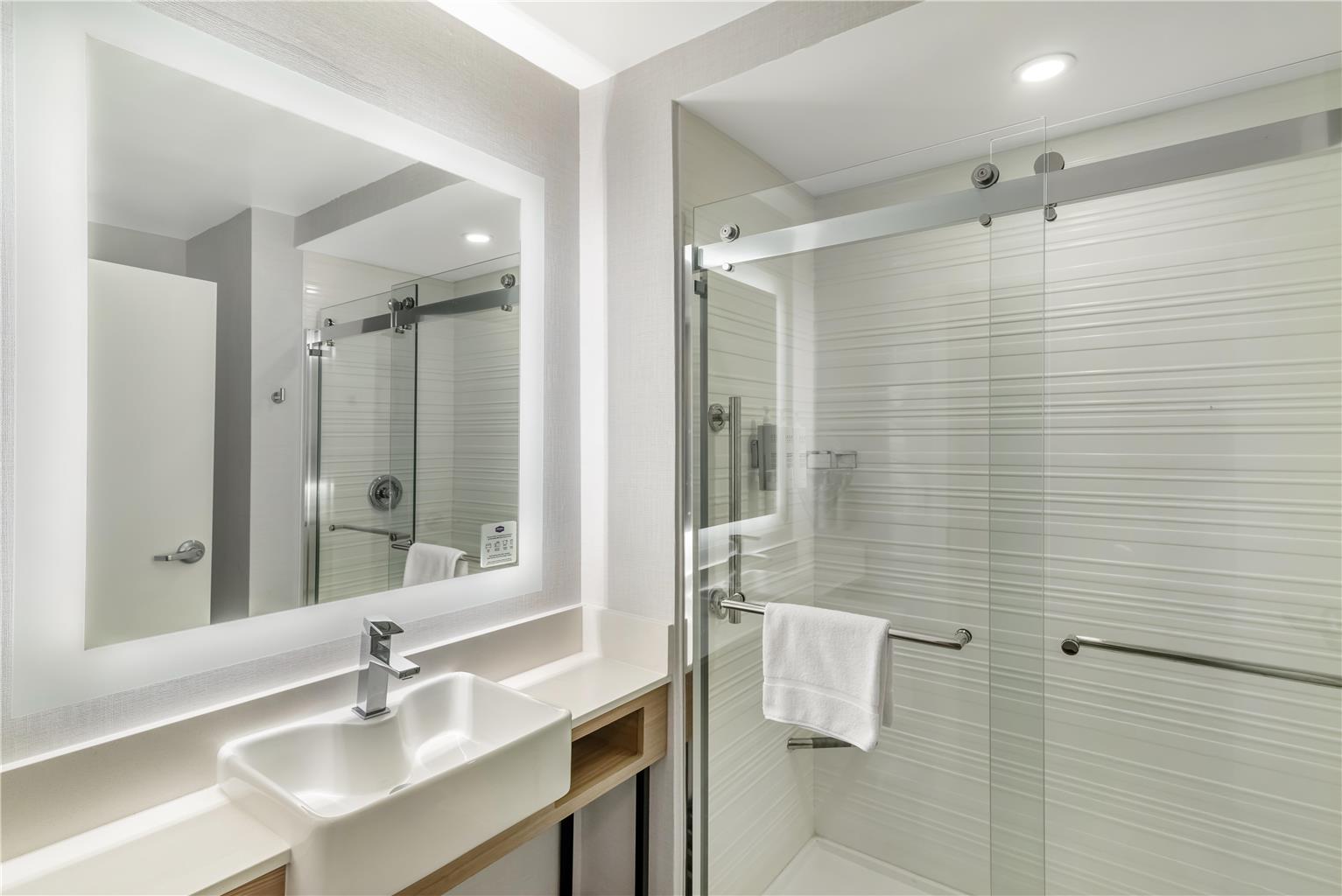 Guest room bath