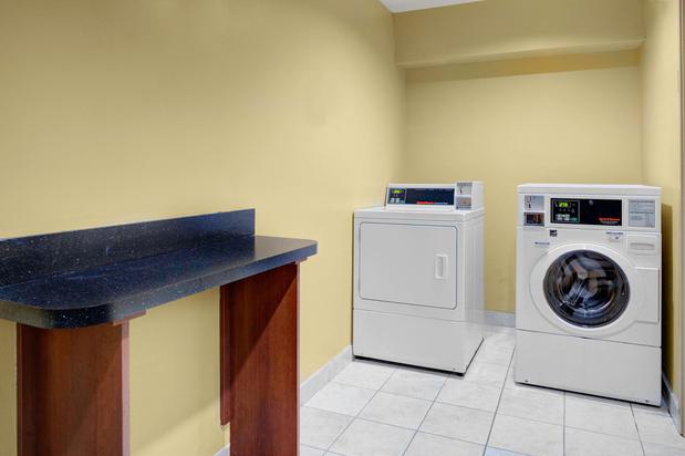 Images Holiday Inn & Suites Lima by IHG