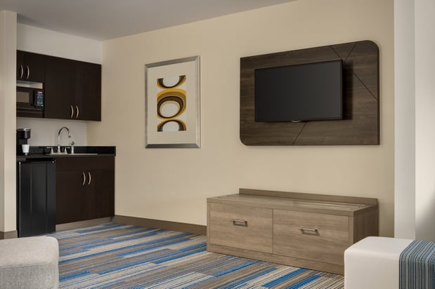 Images Holiday Inn Express & Suites Colorado Springs Central by IHG