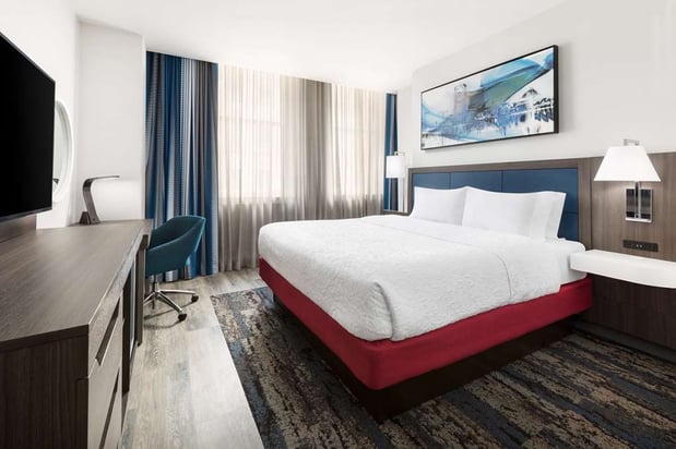 Images Hampton Inn & Suites Baltimore Inner Harbor