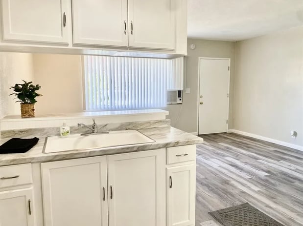 Images South Pointe Apts