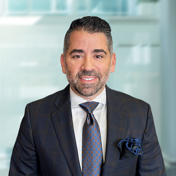Headshot of Louie Kontos, a wealth advisor at Chase