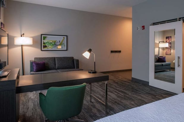 Images Hampton Inn & Suites Winston-Salem Downtown
