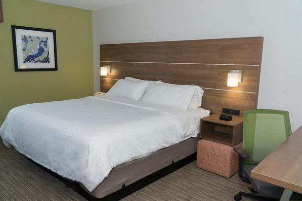 Images Holiday Inn Express & Suites Madison, an IHG Hotel
