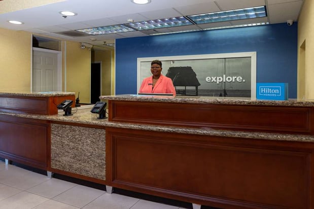 Images Hampton Inn & Suites Jacksonville Deerwood Park