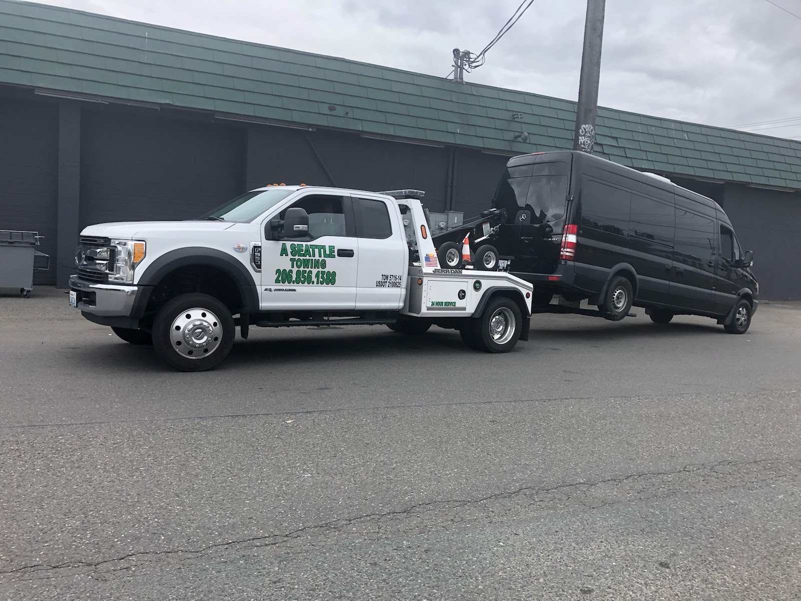 A Seattle Towing Photo