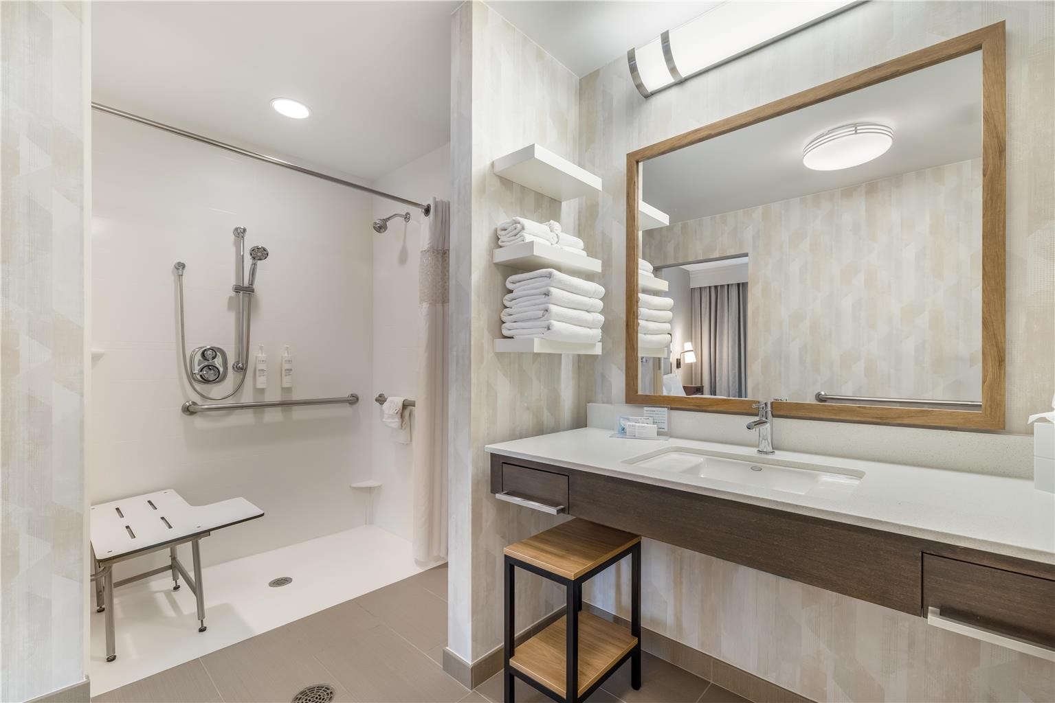 Guest room bath
