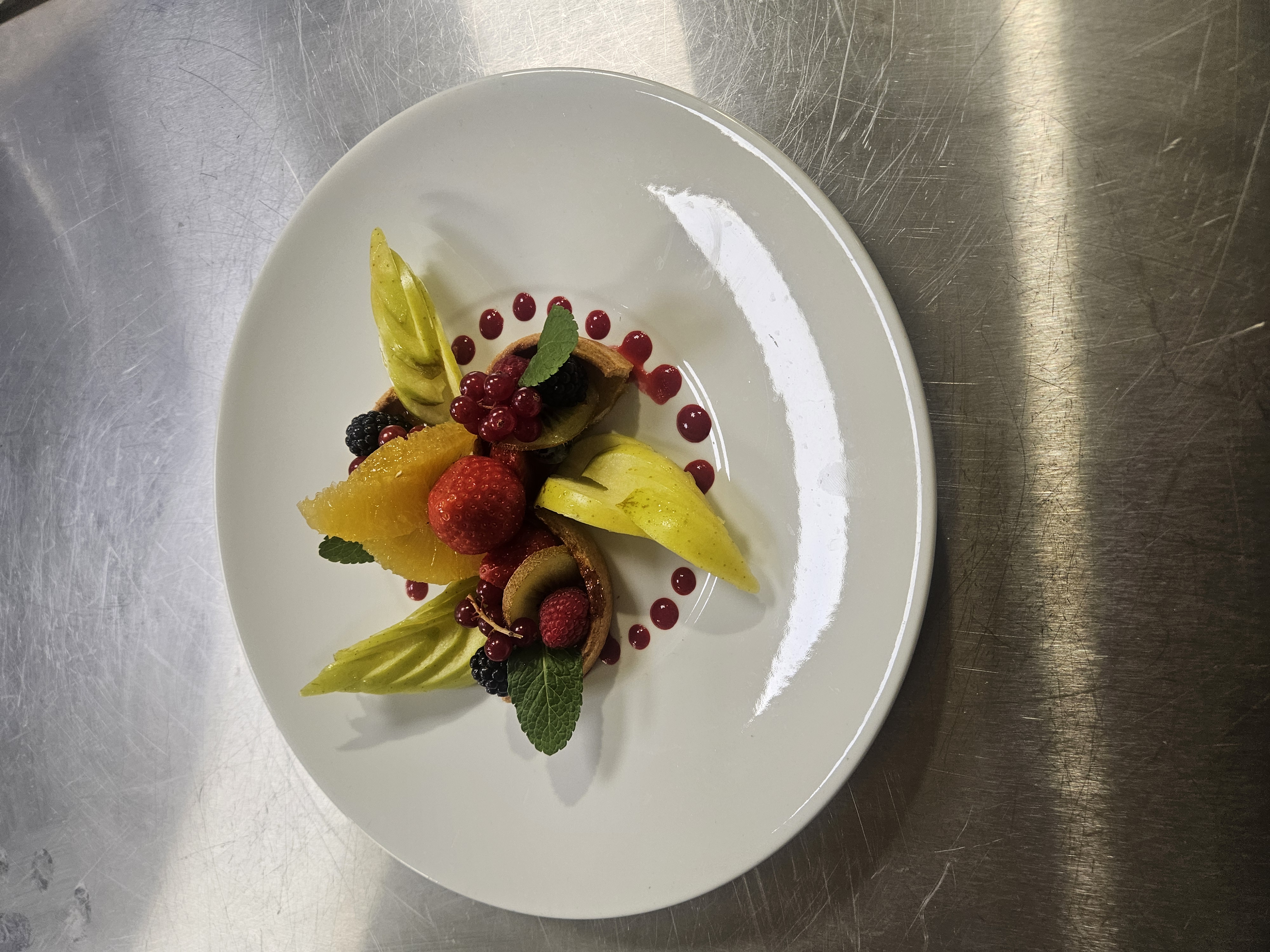 Tartelette aux figues et fruits frais. Tartelette aux figues et fruits frais.