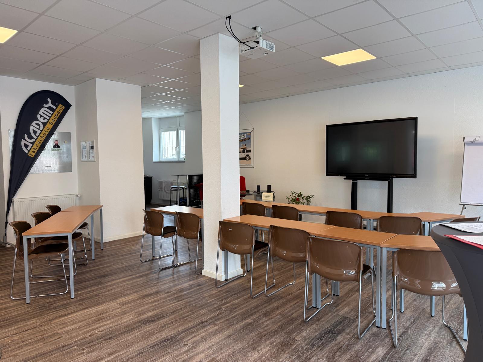 Academy Fahrschule Baumann - Stuttgart Vaihingen, Hauptstraße 13 in Stuttgart