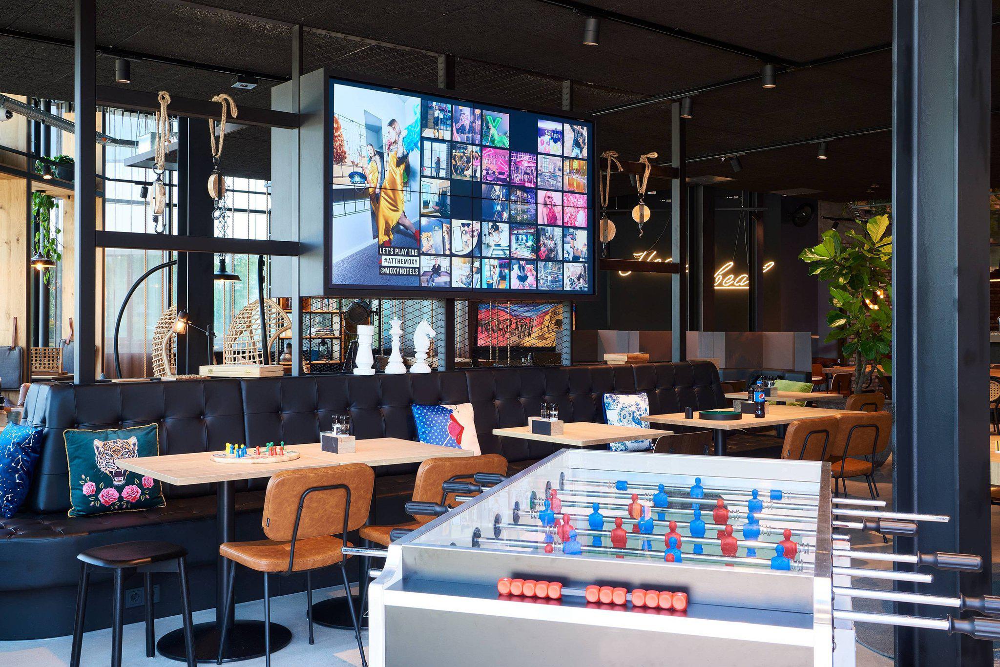 Moxy Amsterdam Schiphol Airport in Hoofddorp, Hoeksteen 7484 Hotel